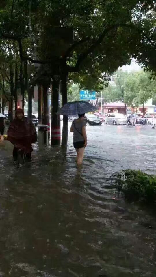 2016常德大暴雨 桃源县多条街道被淹，
